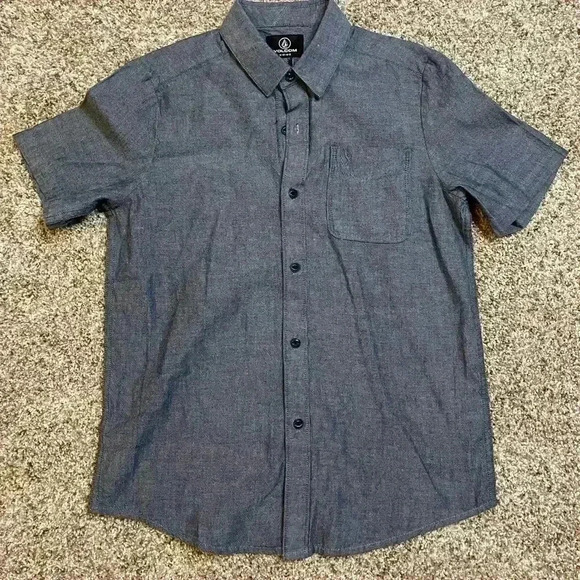 62. Volcom Boys Button Down, Size M, EUC - Picture 1 of 4